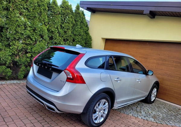 Volvo V60 Cross Country cena 61700 przebieg: 230000, rok produkcji 2018 z Opoczno małe 704